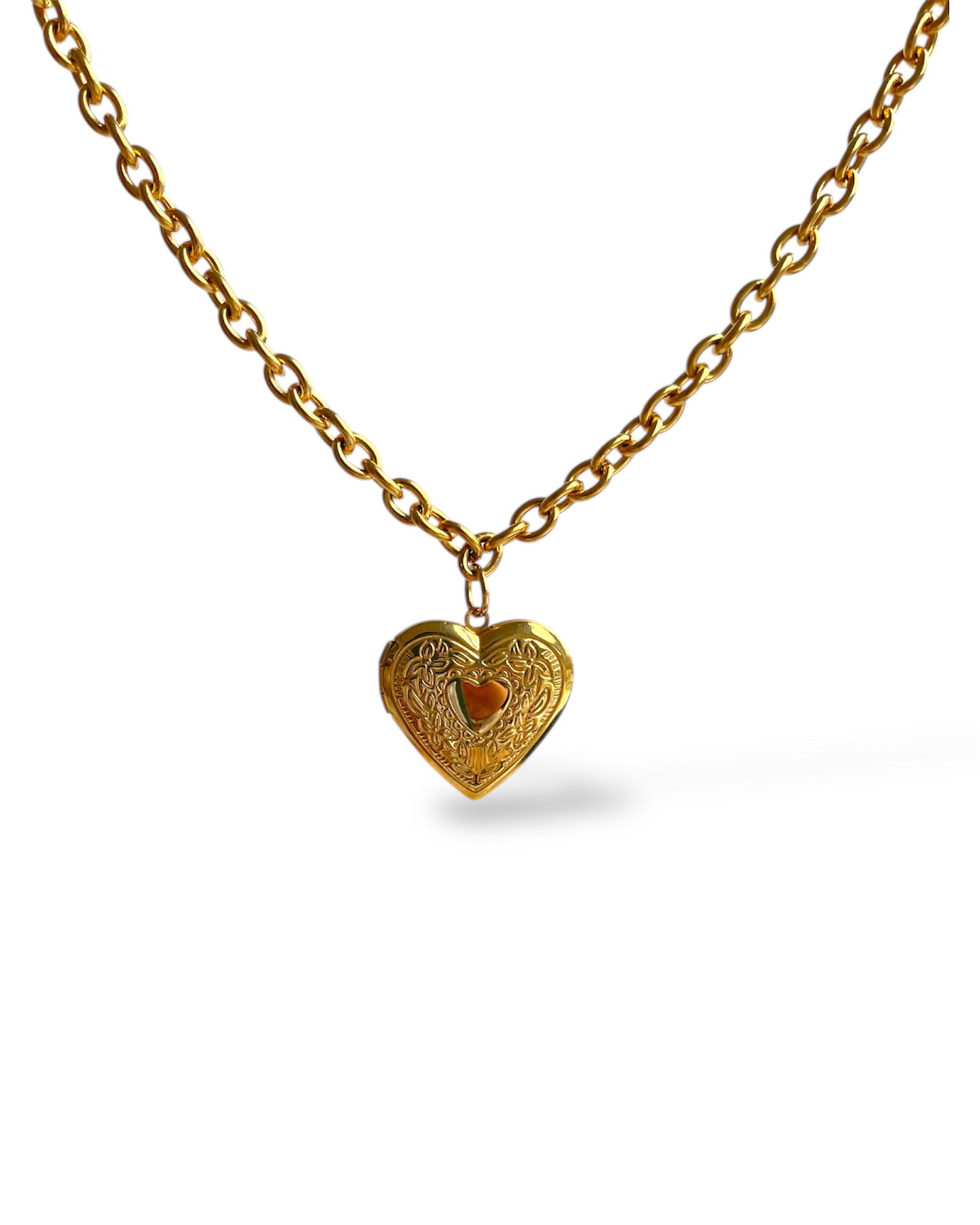 AMELIA HEART NECKLACE
