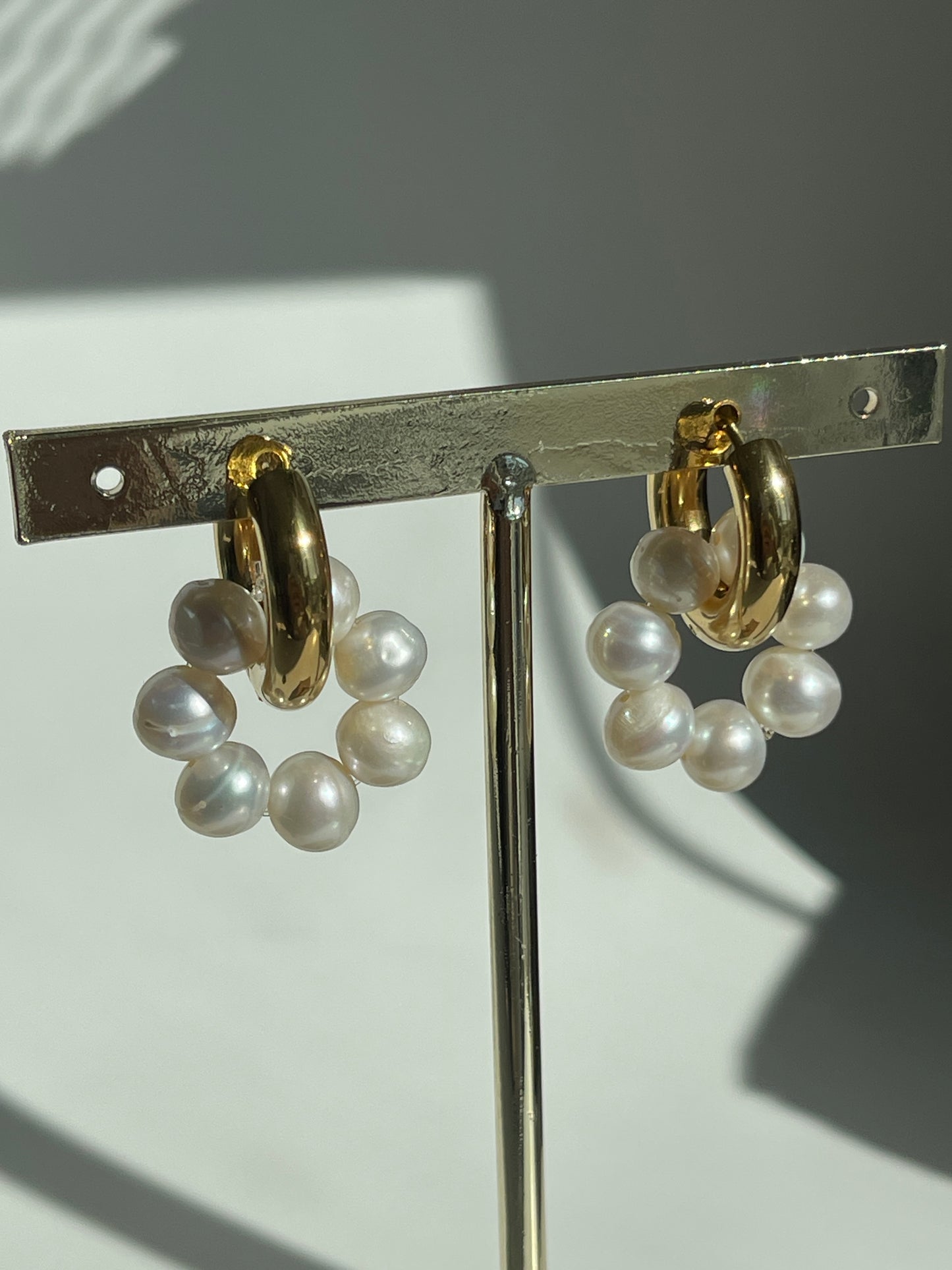 ZHURI PEARL HOOP EARRINGS