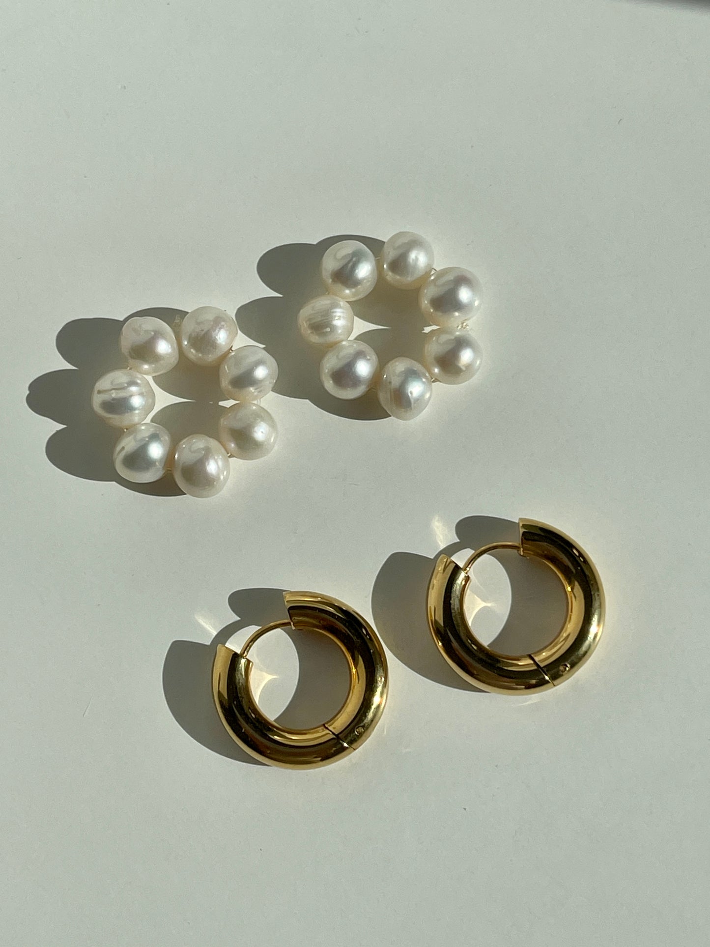 ZHURI PEARL HOOP EARRINGS